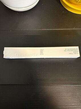 r.e.m. beauty At The Borderline Gel Eyeliner Pencil Color:bardot